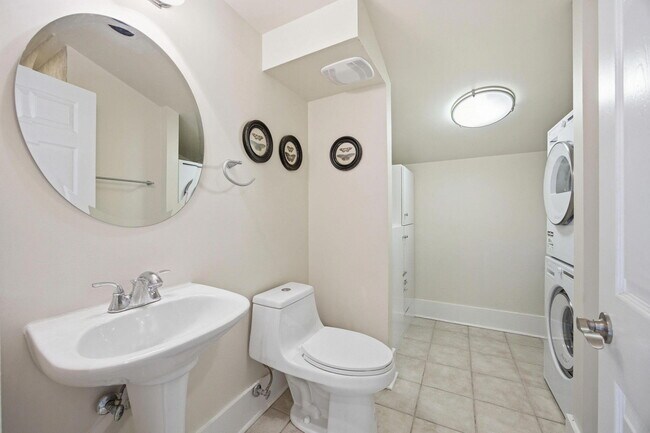 Building Photo - 261 S Limestone