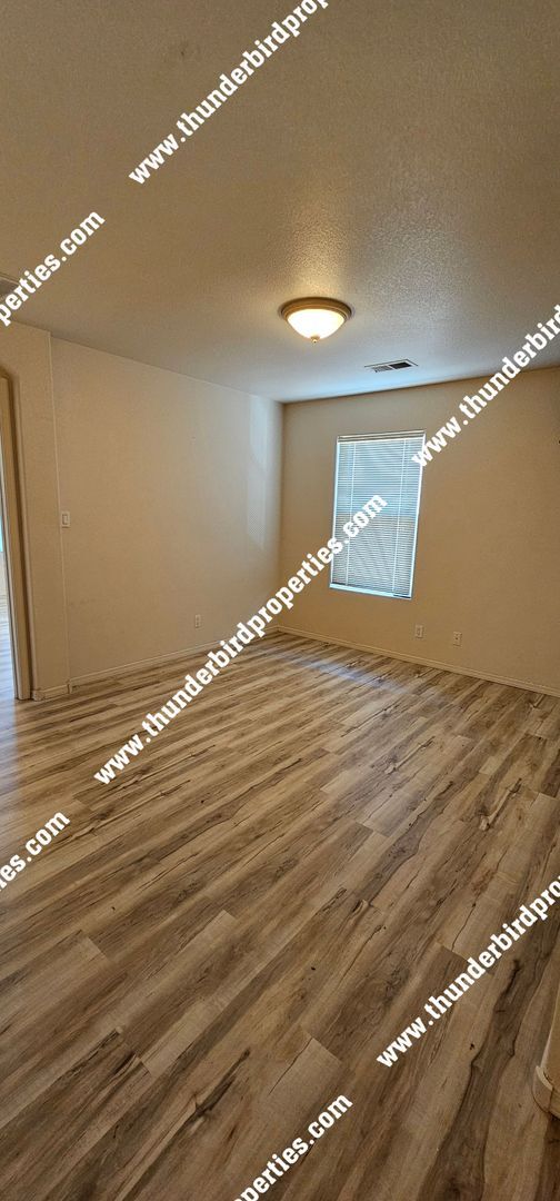 Building Photo - Gated Community 2 Bedroom, 2.5 Bathroom, 2 Car Garage, Upstairs Loft & Backyard. Available NOW!