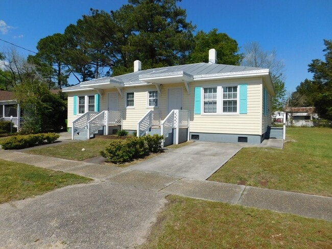 Primary Photo - 712 N B St