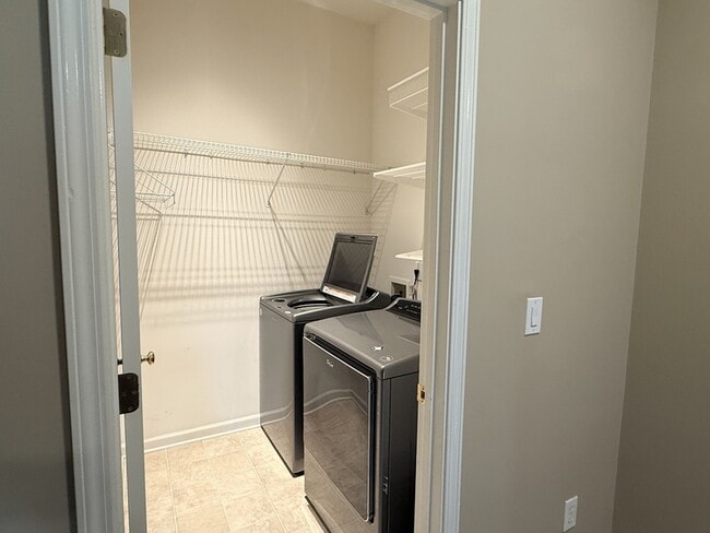 Building Photo - 1705 Waters Edge Trail