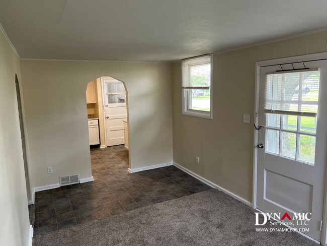 Building Photo - 2425 S Norton Ave