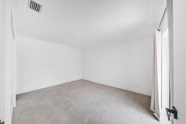 Building Photo - 4757 Sunny Palm Cir
