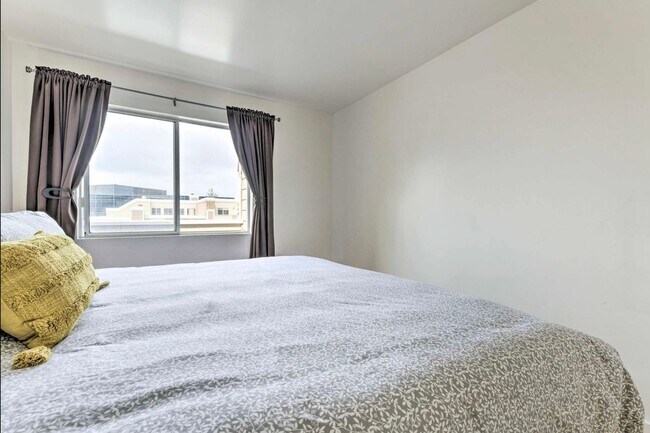 Building Photo - COMING SOON!!! BEAUTIFUL 1BD/1BA CONDO IN EMERYVILLE CA