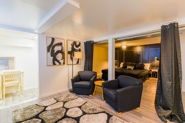 Building Photo - 393 Geranium Ave E