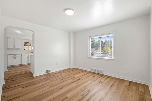 Building Photo - Luxury Rental - Sharpsburg