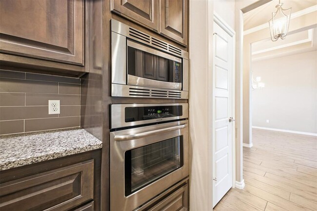 Building Photo - 6400 NW 164th Cir