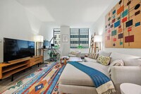 Building Photo - 10 Hanover Square