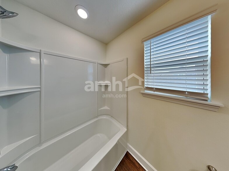Building Photo - 3058 Creek Village Ln