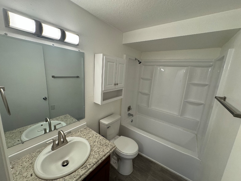 Building Photo - 7109 SE Martins St