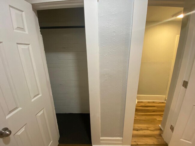 Building Photo - 1009 4th St