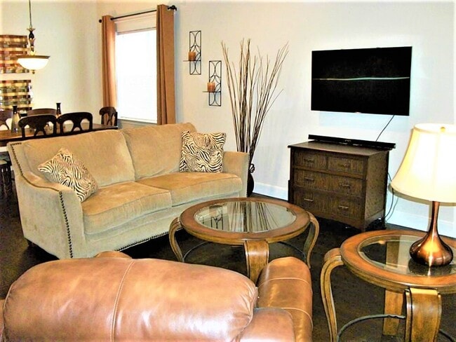 Building Photo - 435 N Rivershire Dr