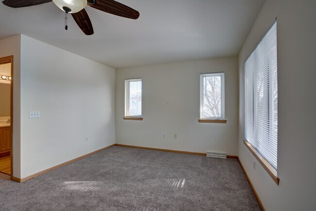 Building Photo - 6101-6103