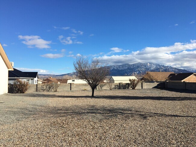 Building Photo - Enchanted Hills - 3BR w/AC