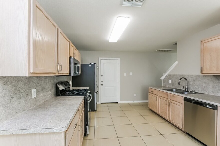 Building Photo - 12510 Aarons Way Dr