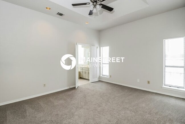 Building Photo - 3 Bedroom Pet-Friendly Home in Carrollton, TX with Main Street Renewal