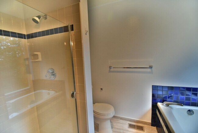 Building Photo - 3bd/2ba Woodinville Home