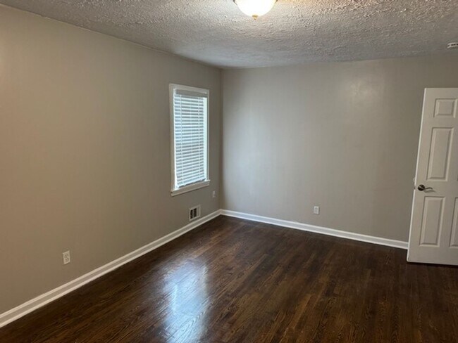 Building Photo - 1307 Lorenzo Dr SW