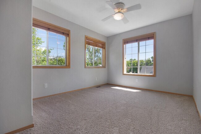 Building Photo - 218 Elmhurst Ct