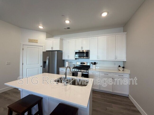 Building Photo - 5801 S Garnet Dr
