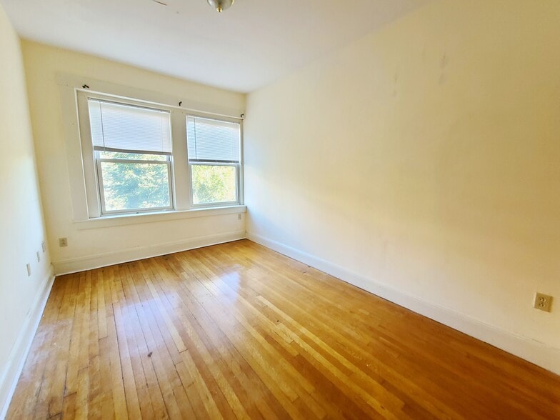 Building Photo - 1402 Beacon St
