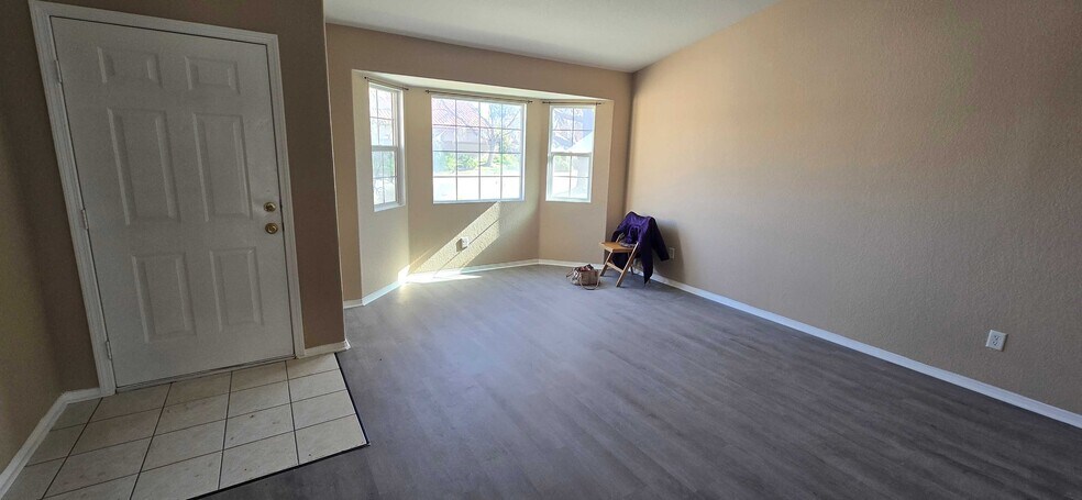 Building Photo - 43627 6th St E