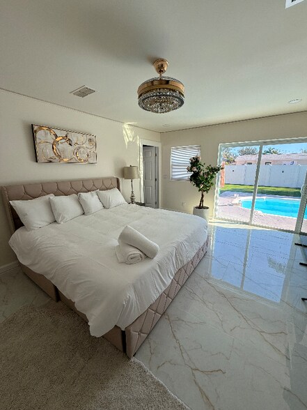 Building Photo - 4381 Shore Acres Blvd NE