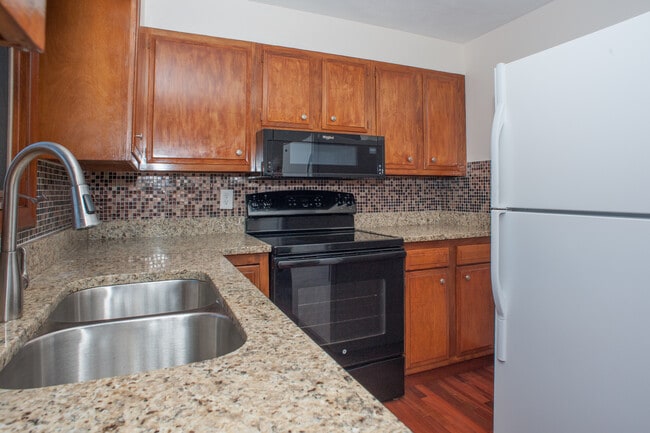 Kitchen - 17 Springbrook Rd