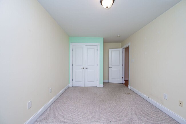Building Photo - Modern 3BR/2.5BA Oregon Hill Townhome with 2-Car Garage — Walk to VCU & James River — $2,550/mo!