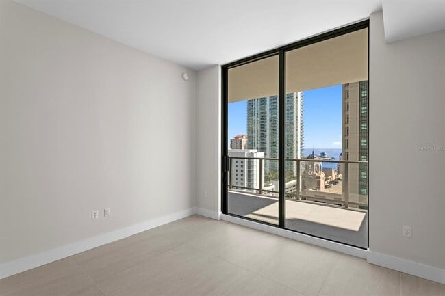 Building Photo - 275 1st Ave S