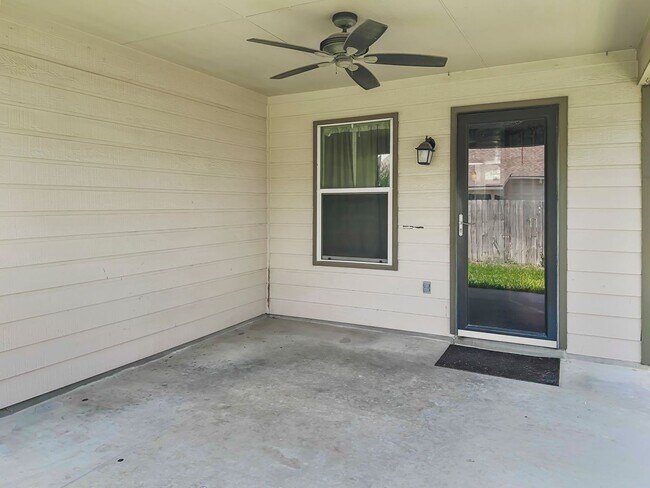 Building Photo - Immediate Move In Available