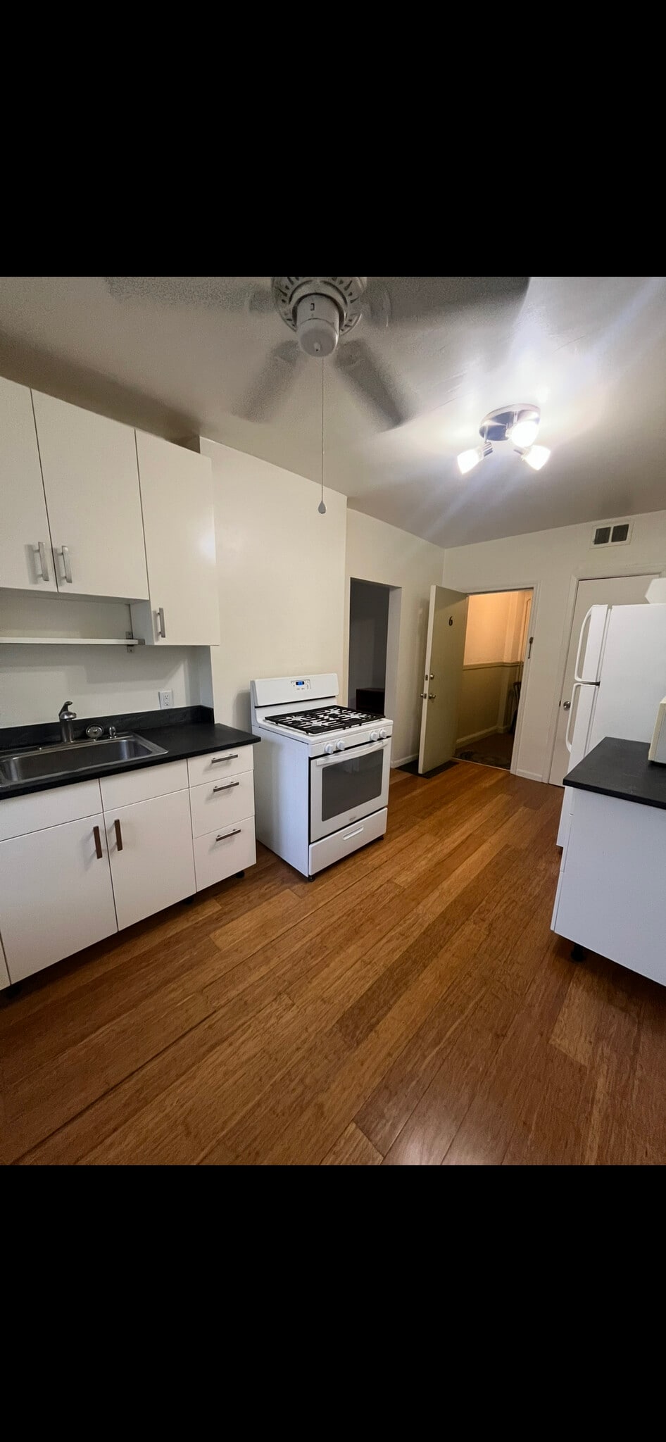 Kitchen - 2004 E 125th St