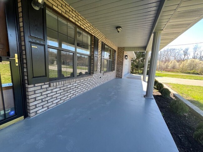 Building Photo - 2606 Dellwood Dr