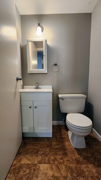 Building Photo - 4313 Hemlock Cir