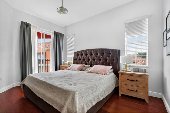 Building Photo - 4700 SW 160th Ave