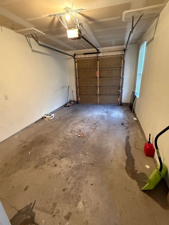 Building Photo - Spacious 2 bedroom home in the heart of Heather Ridge!