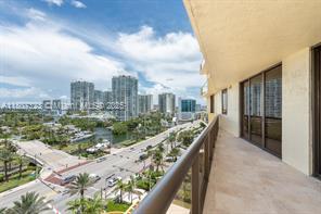 Building Photo - 16275 Collins Ave