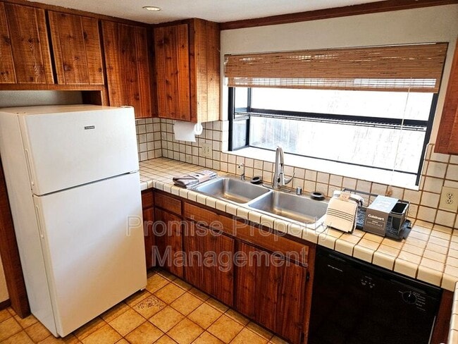 Building Photo - 934 S Myers St