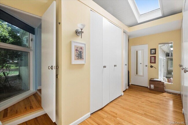 Building Photo - 5 Agnes Cir