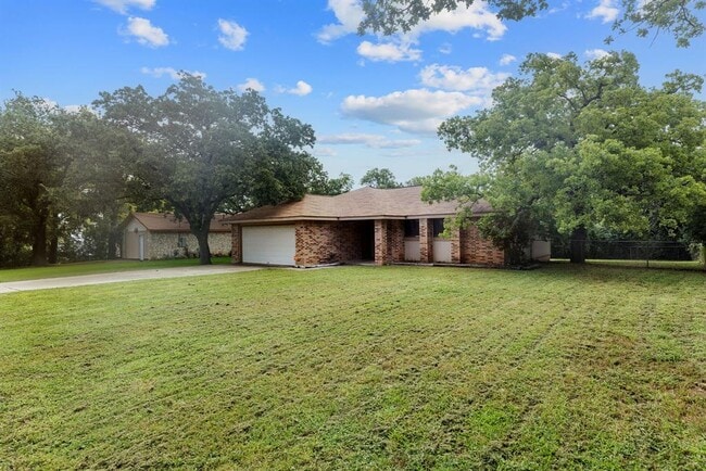 Primary Photo - 506 Lakeway Dr