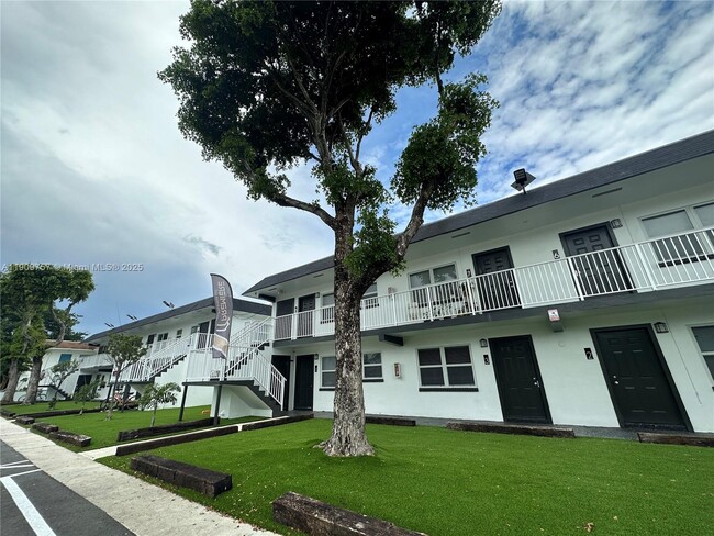 Building Photo - 3616 NE 11th Ave