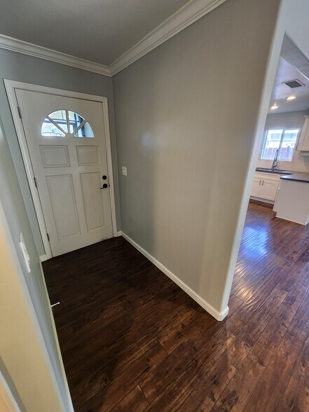 Building Photo - 5051 Rebel Rd