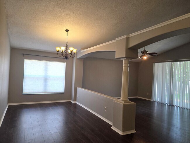 Building Photo - Move in Ready 3/2 in Sunset Village