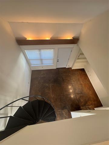 Building Photo - 806 W Sycamore St