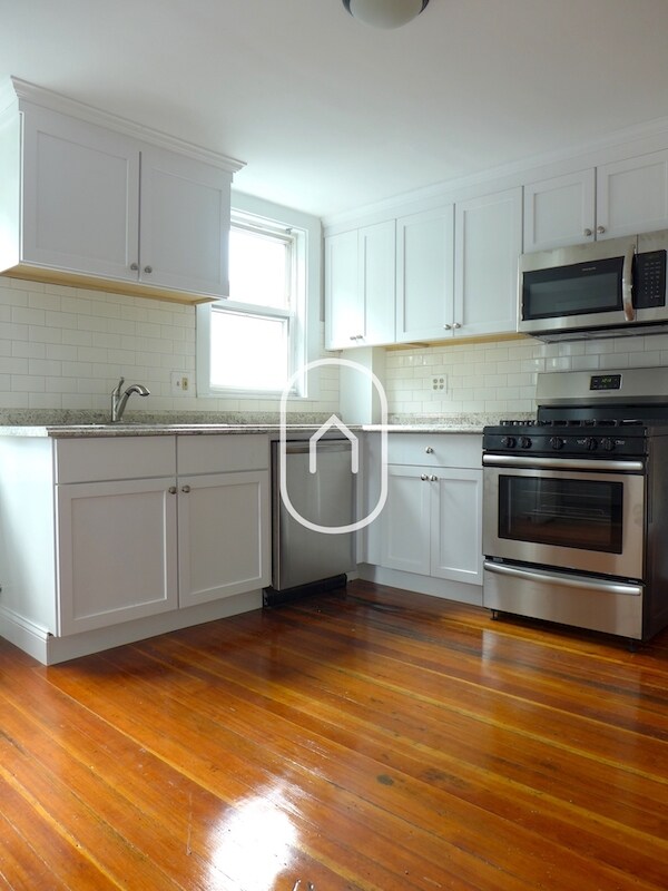 Building Photo - 52 Oak Square Ave