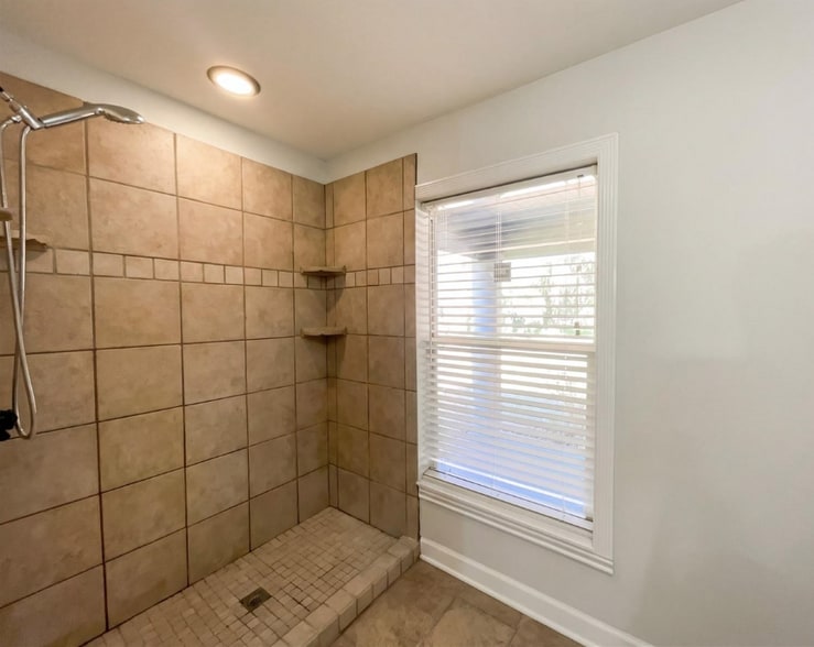 Building Photo - 2037 Recker Hwy