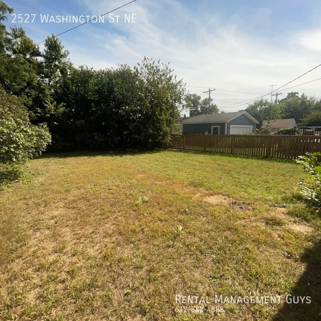 Building Photo - 4 Bedroom Home! Updated Kitchen and Office!