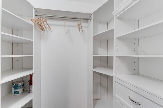 Building Photo - Bright & Airy 2-Bedroom Condo with Dual Su...