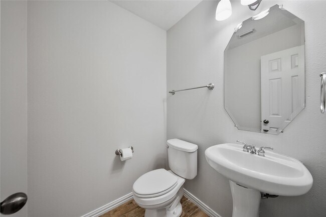 Building Photo - 14 Beauty Bower Pl