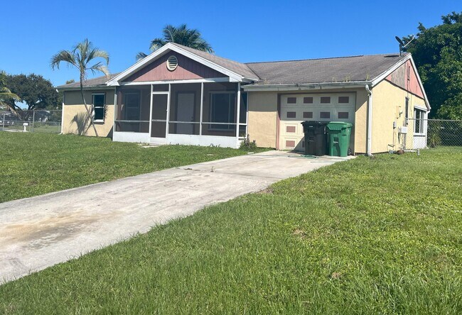 Primary Photo - 2901 SW Birtle Ct