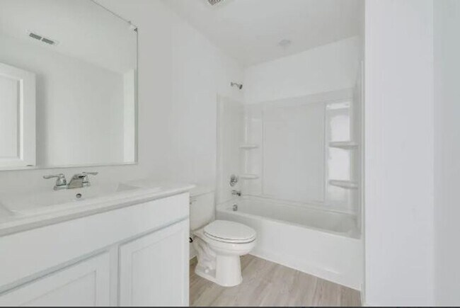 Building Photo - For Rent: Beautiful 4-Bedroom Home in Sherman, TX